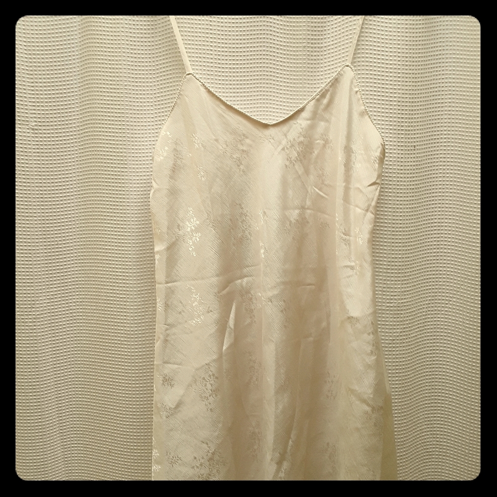 NWOT  CANDA satin night gown